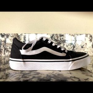 Basic Canvas Vans, Women’s 6.5